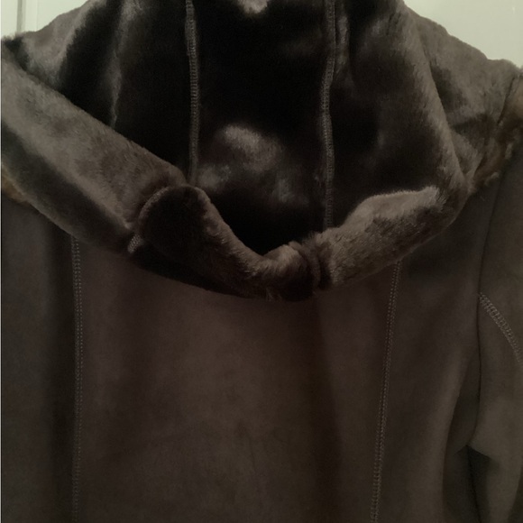 Lovely faux suede, faux fur dressy coat - Picture 4 of 5